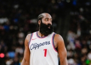 米兰体育入口-快船惨遭溃败，莱昂纳德孤军奋战难以扭转颓势