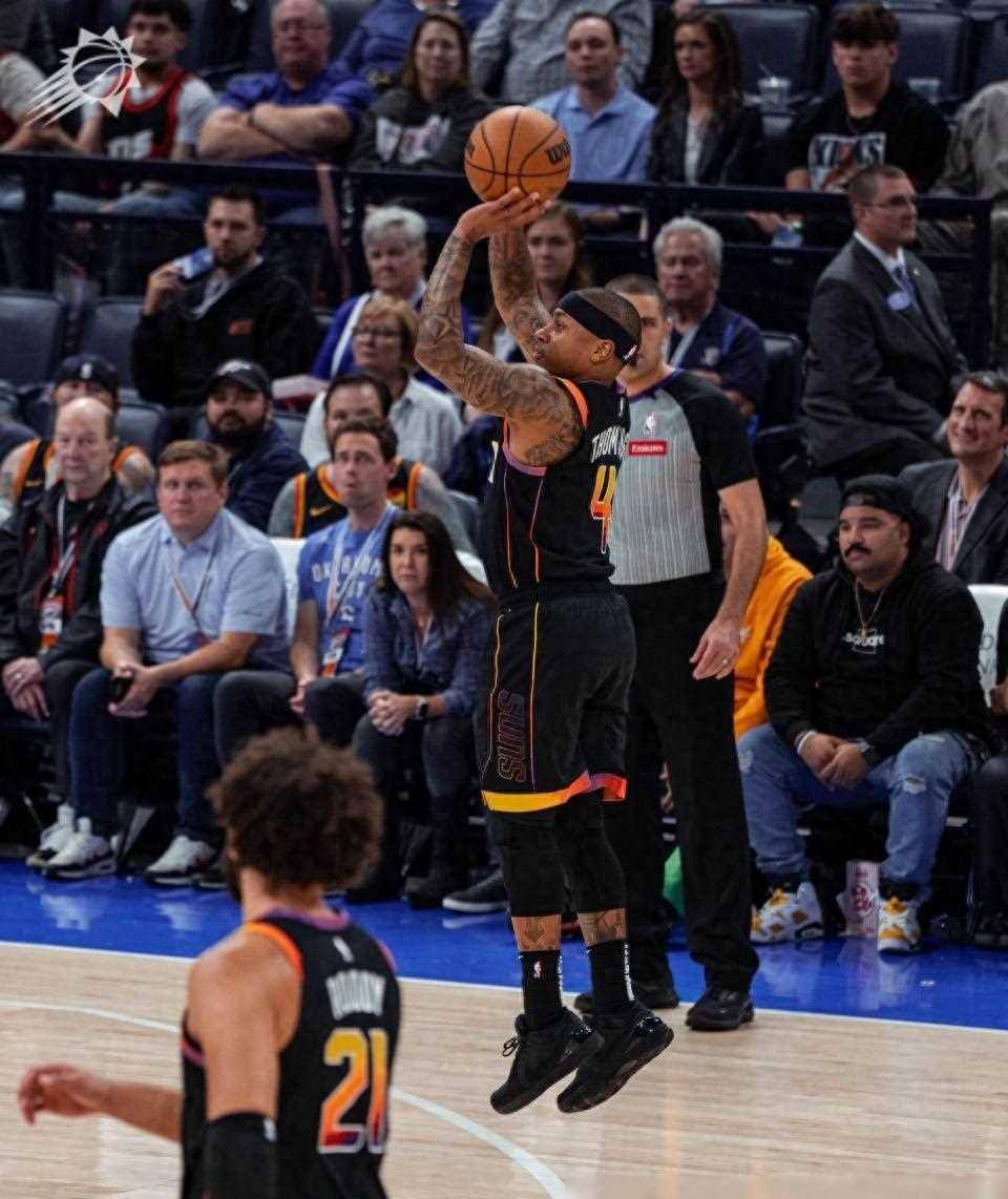 包含球员意外受伤重要比赛困境重重的词条