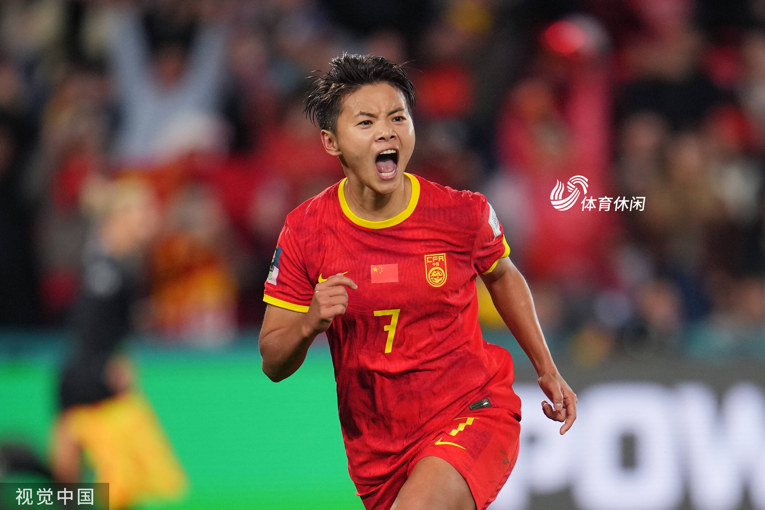 中国女足队再度登顶足球世界杯冠军