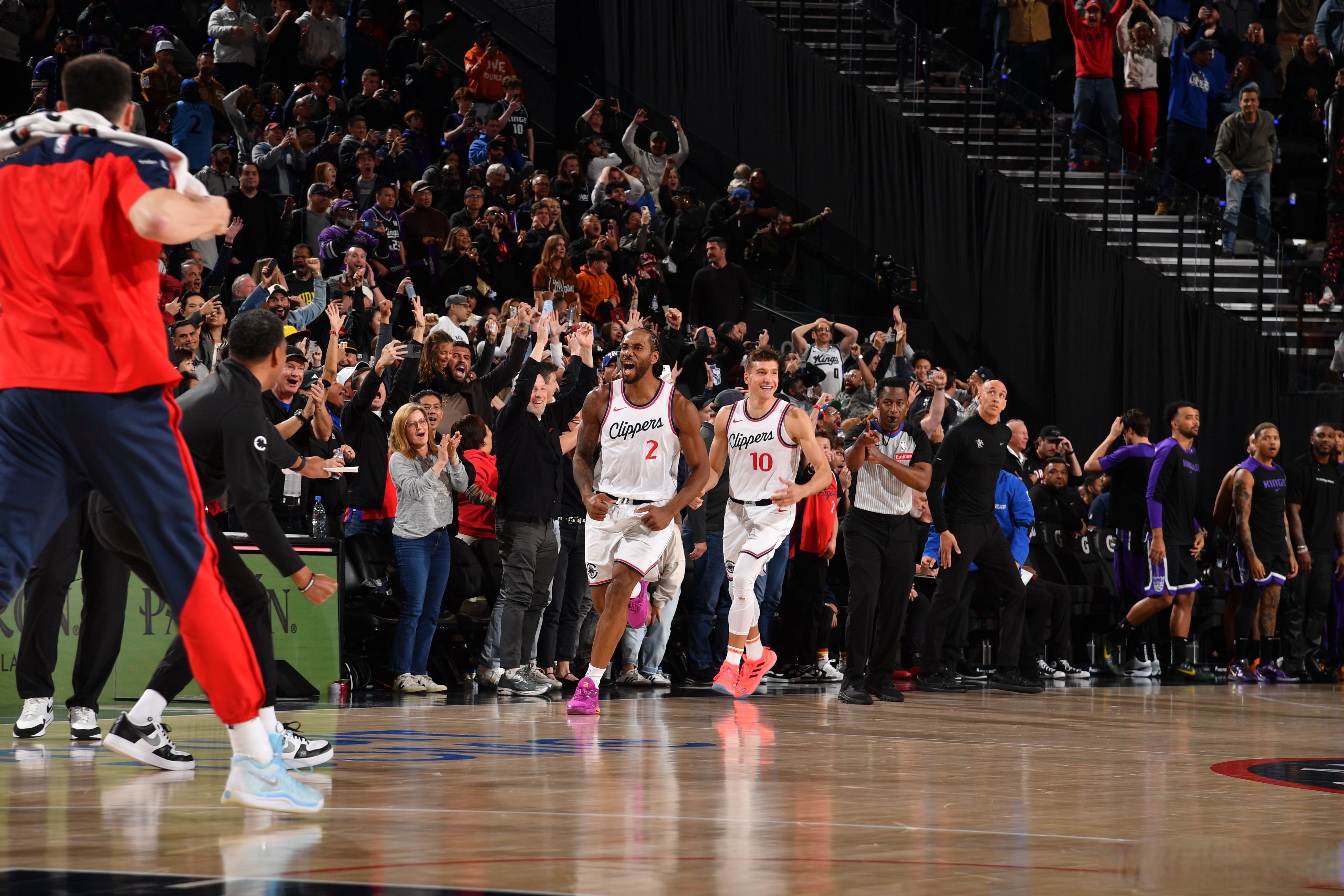 包含技惊四座！球队绝杀时刻惊艳全场的词条