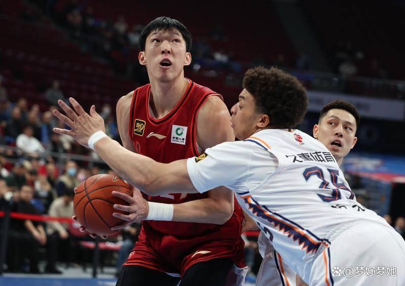 上海男篮奋起直追，逆转胜利令人惊叹