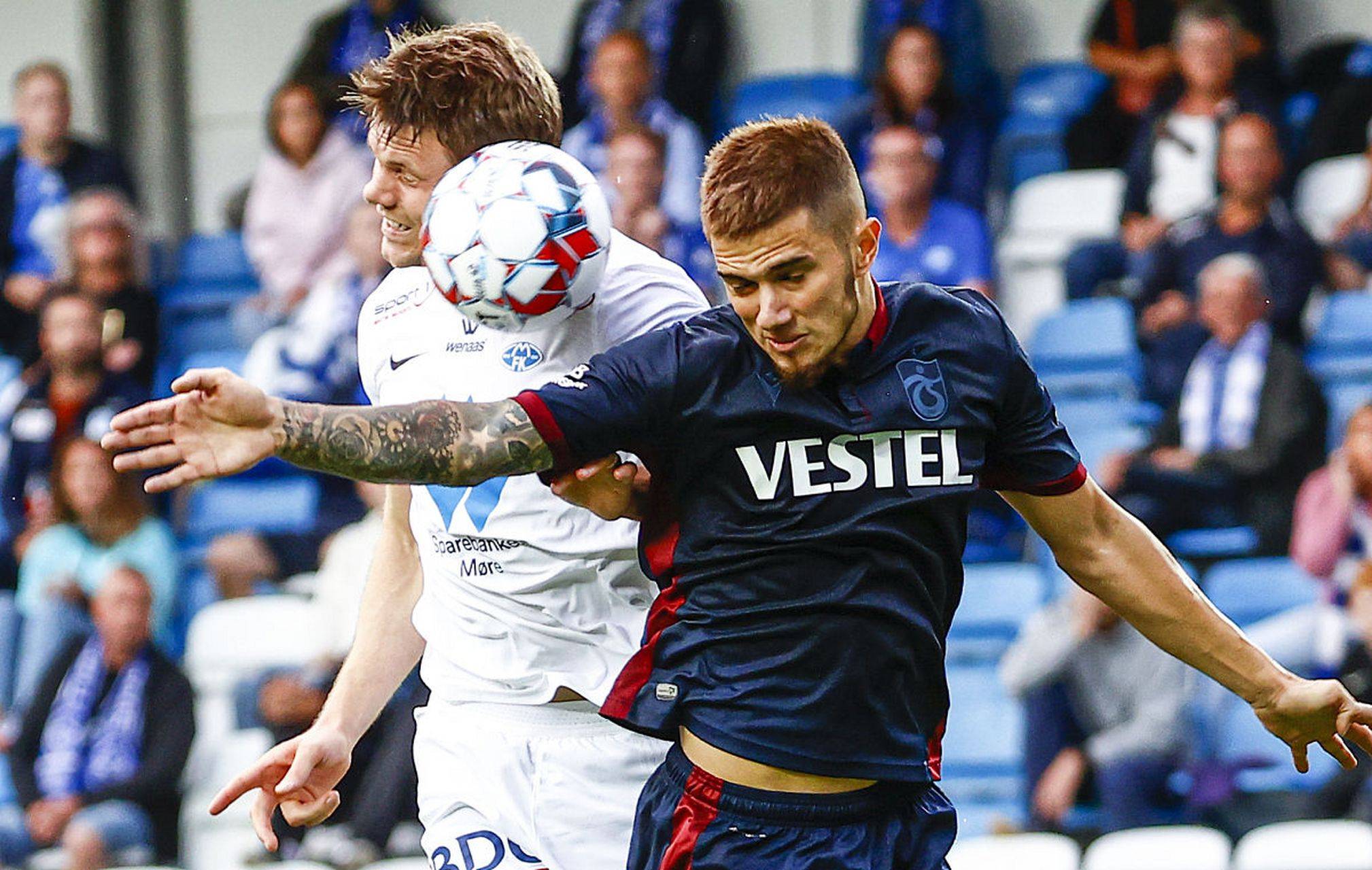 关于挪威主场负于英格兰，晋级途径仍通畅的信息