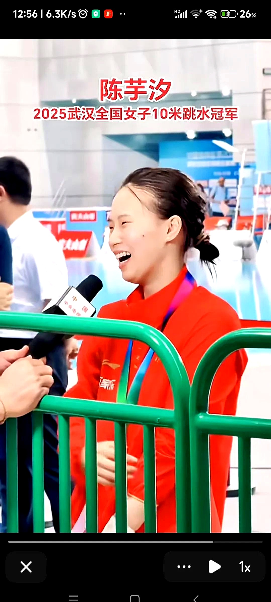 女运动员技压群雄，勇夺金牌称霸擂台