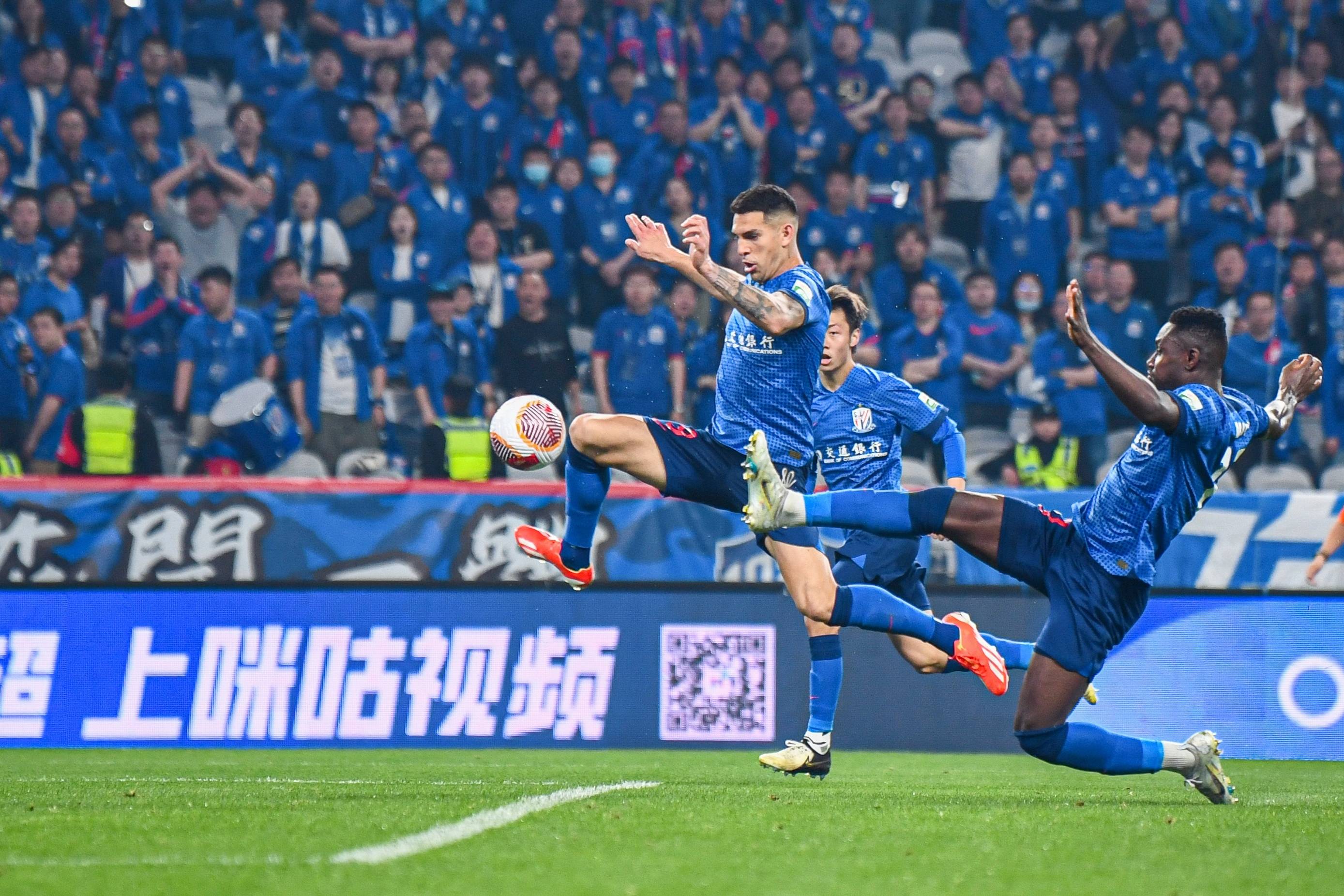 精英球队在欧洲俱乐部比赛中奋力拼搏