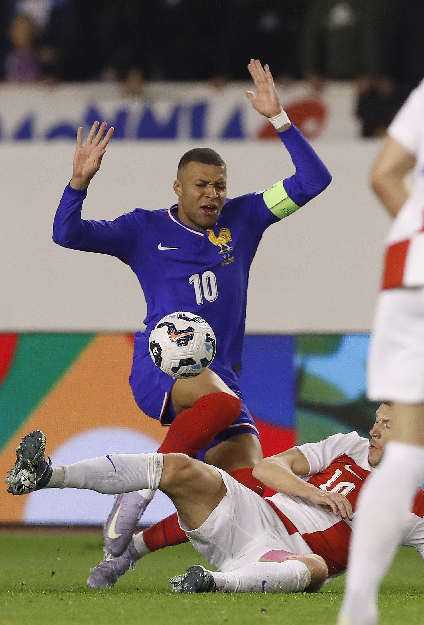 法国击败克罗地亚,小组领跑 法国击败克罗地亚,小组领跑