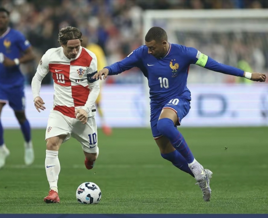法国击败克罗地亚,小组领跑 法国击败克罗地亚,小组领跑