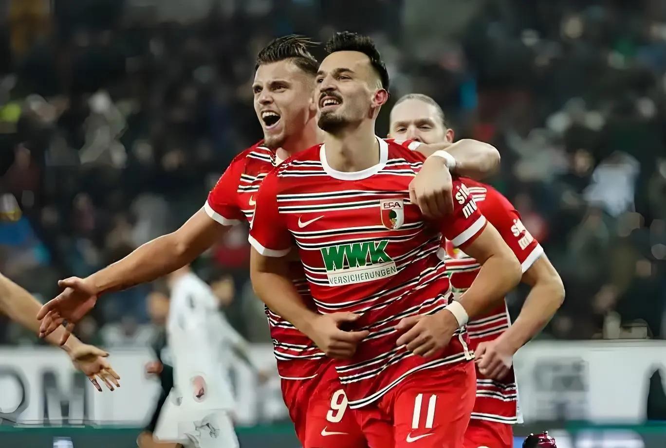 奥格斯堡客场艰难拿下比赛,实力不凡 奥格斯堡客场艰难拿下比赛,实力不凡