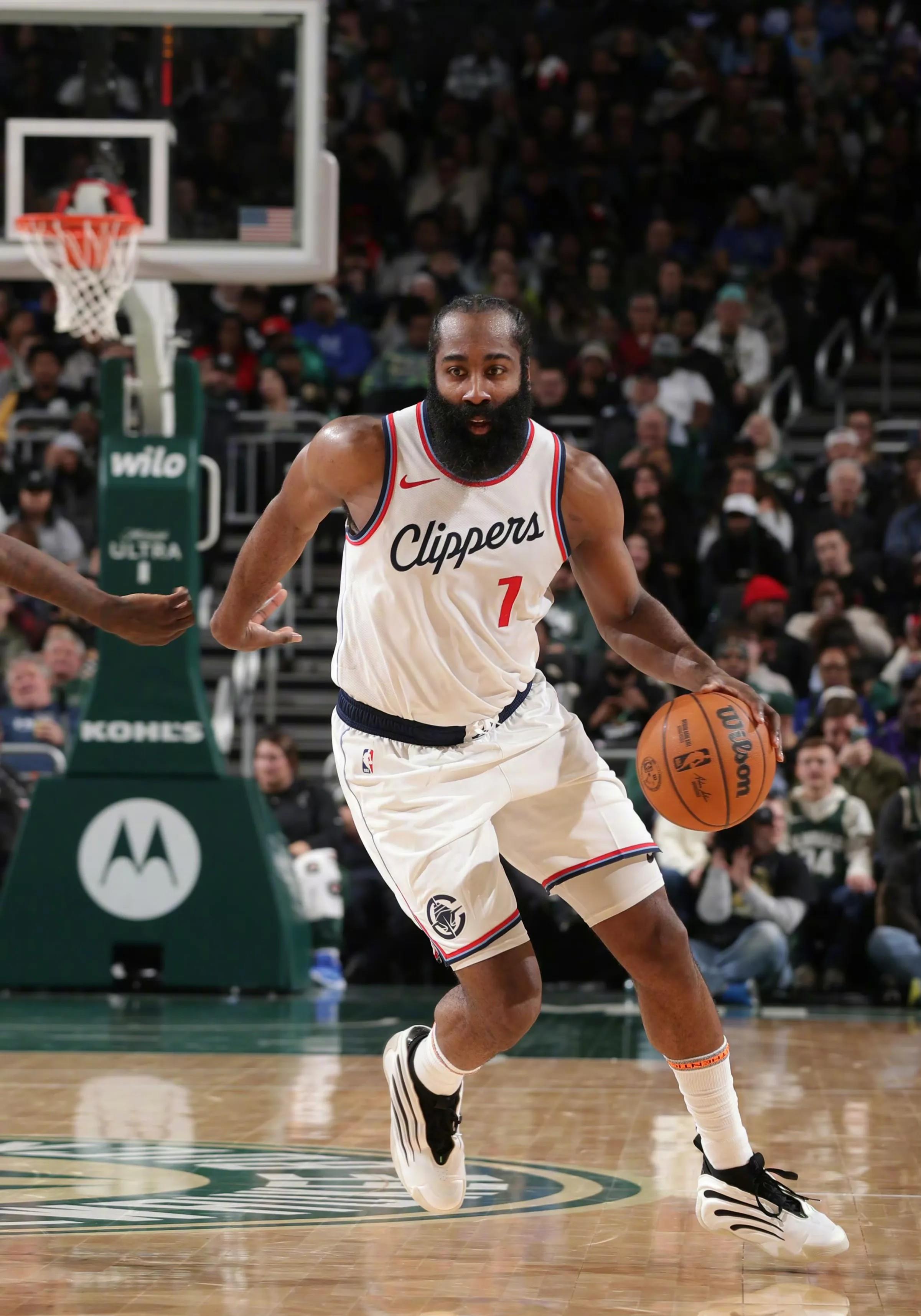 哈登独中43分,火箭险胜雷霆的简单介绍 哈登独中43分,火箭险胜雷霆的简单介绍