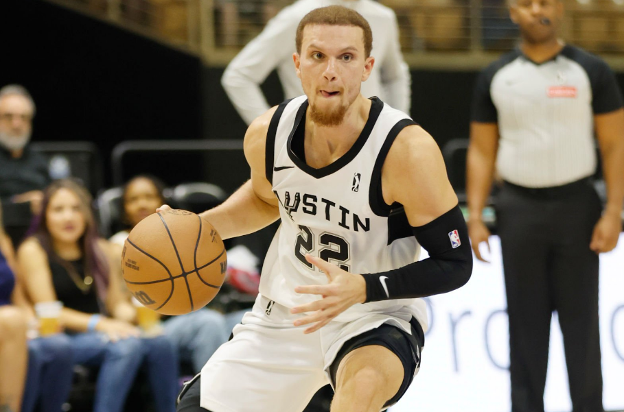 活塞主场力克马刺暂霸中部