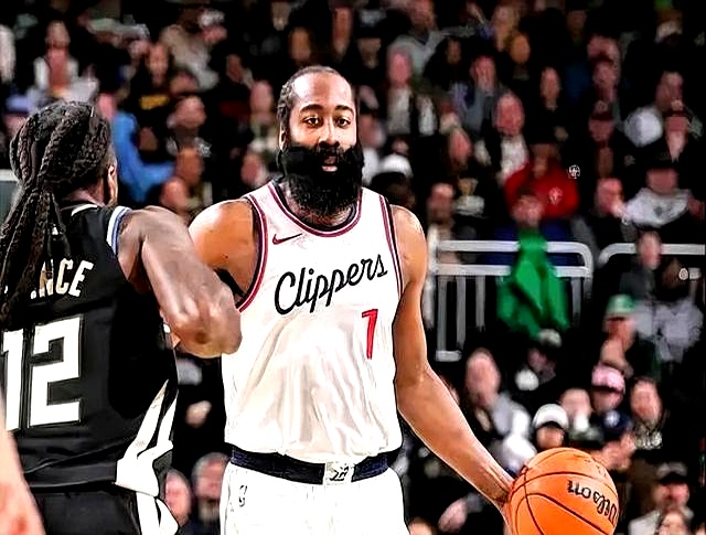 雄鹿客场不敌快船，失去榜首位置