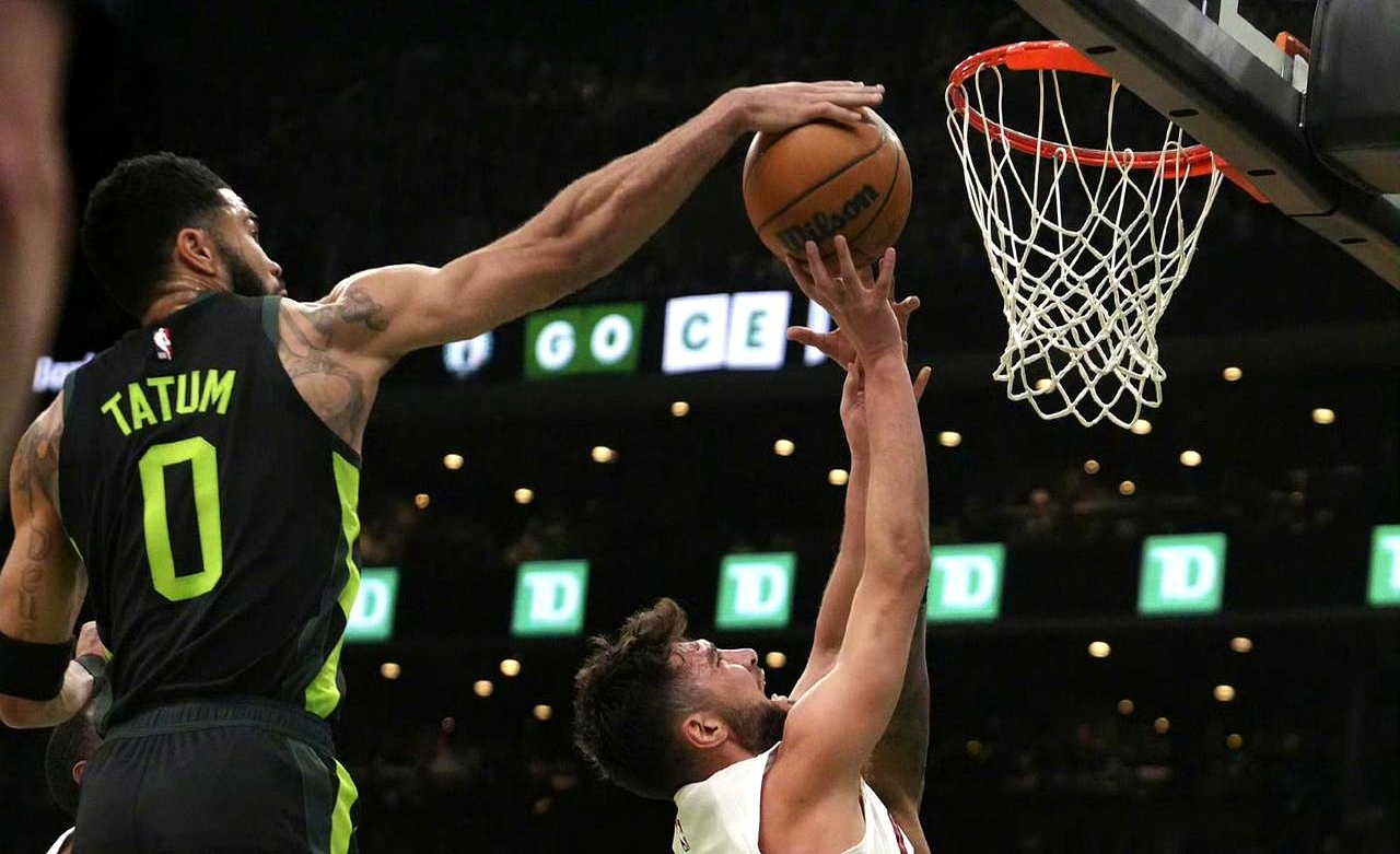 凯尔特人险胜骑士,塔图姆砍下39分 凯尔特人险胜骑士,塔图姆砍下39分