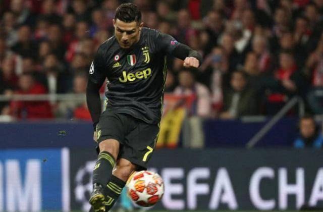 尤文图斯2-1胜那不勒斯，C罗梅开二度领跑射手榜