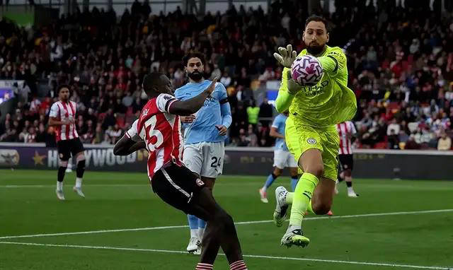 曼城门将表现神勇，力保球门不失